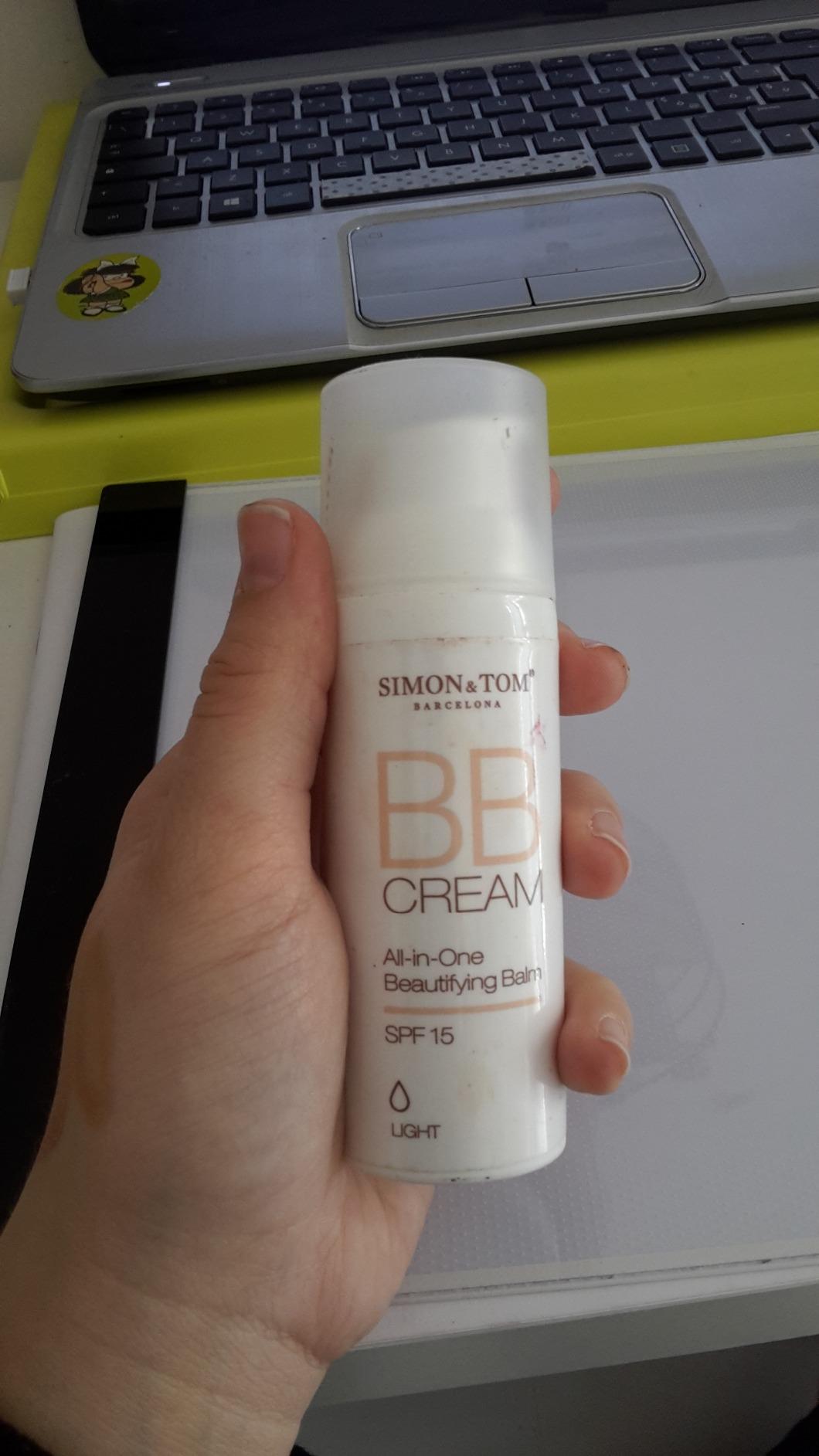 Simon & Tom BB Cream Tono Chiaro SPF15 50 ml levigante